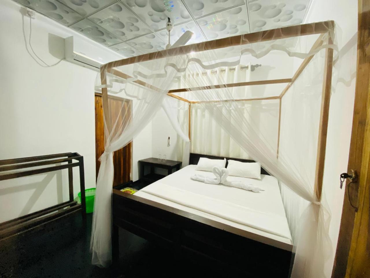 Hotel Kingly Aroma Arugam Bay Esterno foto