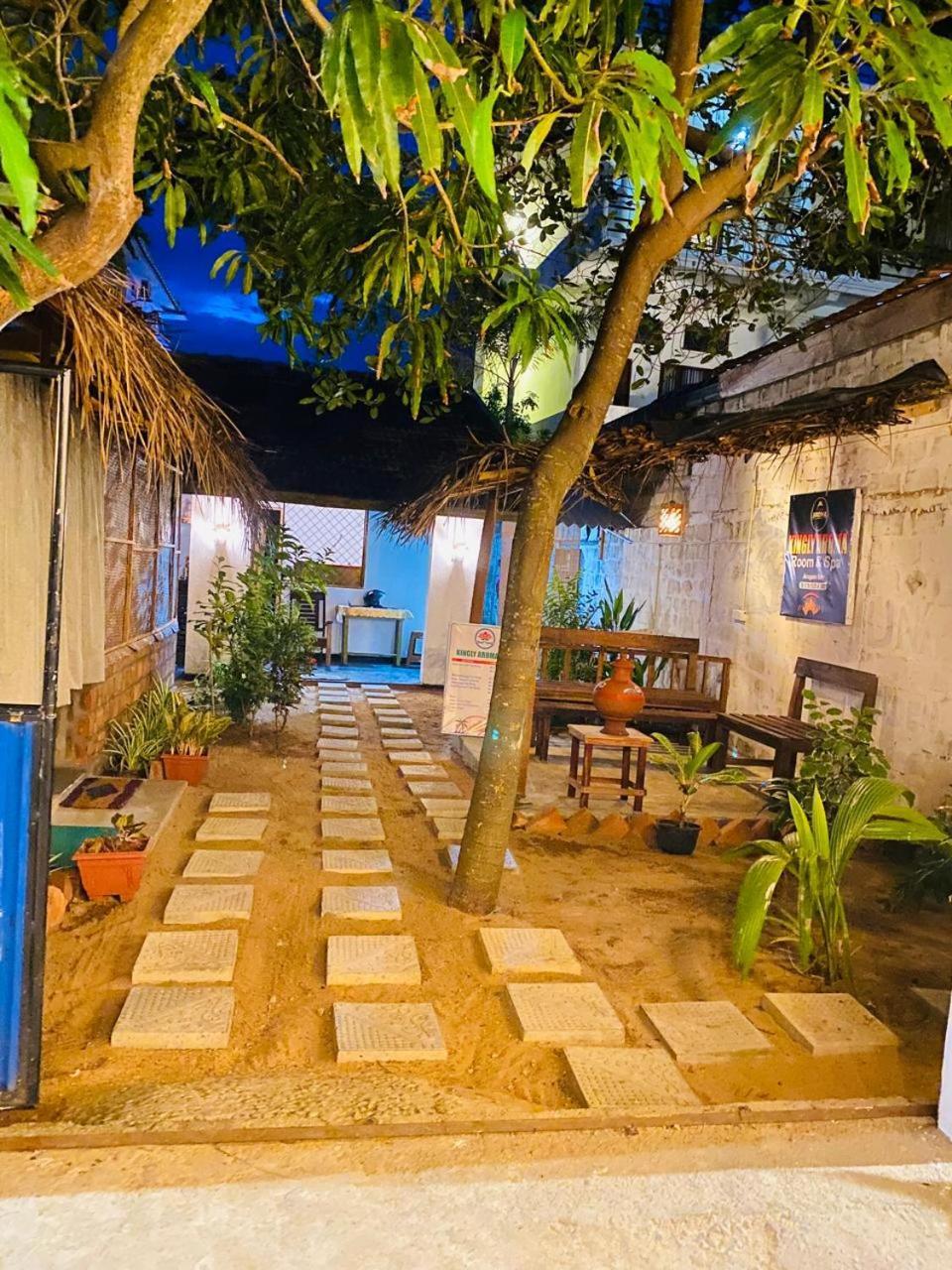 Hotel Kingly Aroma Arugam Bay Esterno foto
